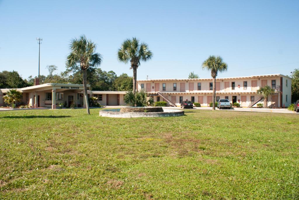 Nassau Holiday Motel 2*